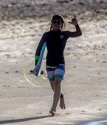Young Surfer Boys from Pinterest (03) 58e4cc952e76b.jpg