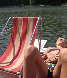 Relaxing under the summer sun twink tube 6292abbb33ca2.jpg