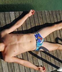 Relaxing under the summer sun twink tube 6292abc5a94fd.jpg