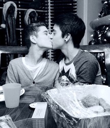 WISE KISSES 56e97e717beb9.jpg
