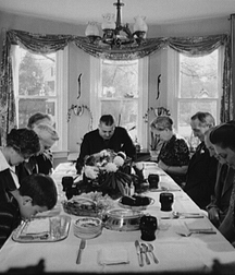 Thanksgiving Party 5837490421d6e.jpg