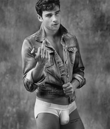 Hot Guys for beautiful Things 595d3bbca4f76.jpg
