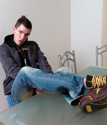 He cleans my Office 59934ff3196f2.jpg