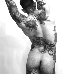 Nice decorated Males 5a7cb43117d4f.jpg