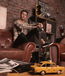 Refined young man 5aa2e98592115.jpg