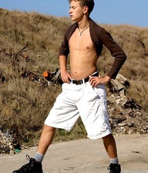 Kind boy at ruin 5b48ed7e747d3.jpg