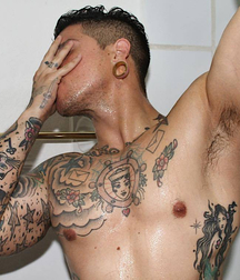 Nice decorated males 5b60b7abc5170.jpg