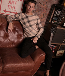 A refined young man 5b9ff5da58278.jpg