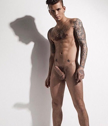 Tattoos and boys 5bad33e87e996.jpg