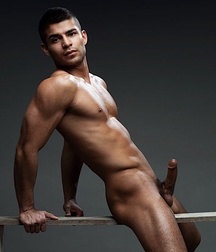 I need a guy ! 5c4a2121e2795.jpg