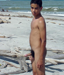 At the seaside 5c5b4ad58718d.jpg