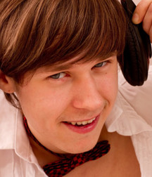 The bow tie is essential !!! 5c69d0ce6e0bf.jpg