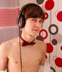 The bow tie is essential !!! 5c69d0ded7860.jpg