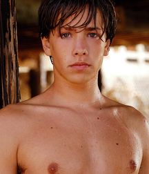 Boys's features 5cd9a7f5403eb.jpg