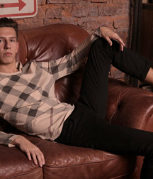Young man so stylish 5cfdd573838bc.jpg