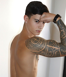 Tattooed and  dew 5d7677537ccd6.jpg