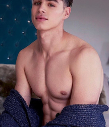 Guys and their nipples 5da07f188d9a3.jpg