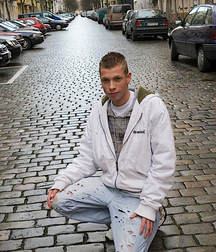 Alone in the big city 5daef2377ad82.jpg