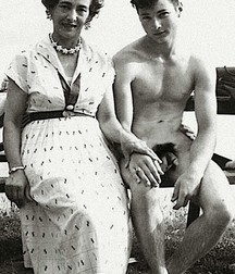My grandmam's friends 5db8ecf3bfd9c.jpg