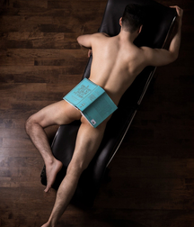 Let me read! 5dcc011b9c4fb.jpg