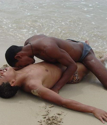 A beach in the tropics 5de50e05bb7c8.jpg