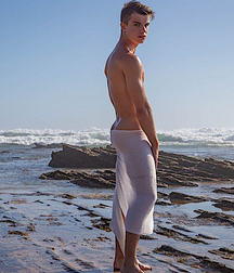 Parisians on holiday gay boys 60b141a37f9ac.jpg