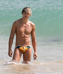 Pretty fishes boys gay porn 625059104102b.jpg