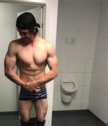 MUSCLE BOYS 5a4708a2cc79e.jpg