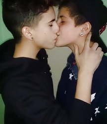 Kiss 59d9dddce7da3.jpg