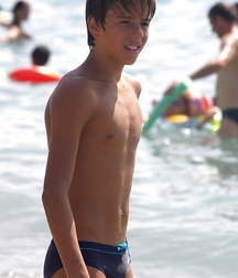Boy in swimsuits 59f46c36678db.jpg
