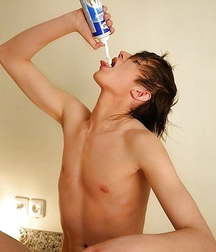 Boy without shirt 5a00afe879003.jpg