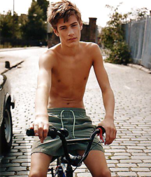 Boy without shirt 5a00afecdc522.png