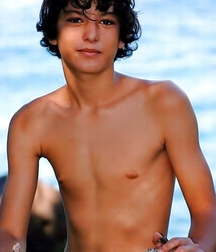 Boy without shirt 5a00afedcb3fa.jpg