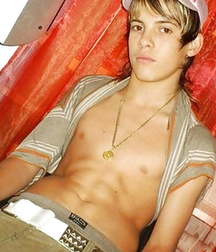 Boy without shirt 5a00aff08d314.jpg