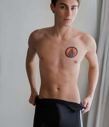 Boy without shirt 5a00b00030950.jpg