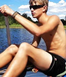 Boy without shirt 5a00b00526cc3.jpg