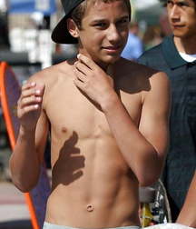 Boy without shirt 5a00b00a16227.jpg
