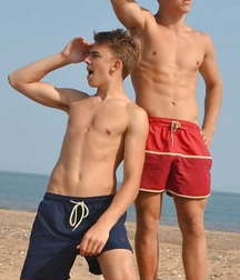 Boy without shirt 5a00b0170142a.jpg