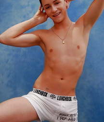 Boy without shirt 5a00b02a12c6a.jpg