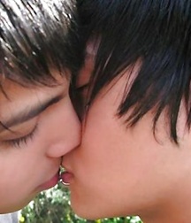 Kiss 5a0182a807b67.jpg