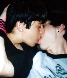 Kiss 5a0182c376052.jpg