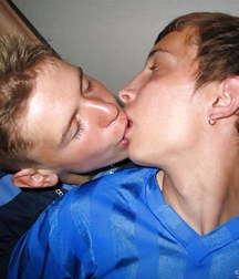 Kiss 5a0182c5620ea.jpg
