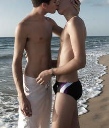 Kiss 5a0182d167e7c.jpg