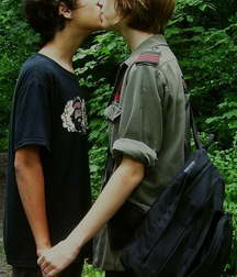 Kiss 5a0182d36c626.jpg