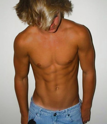 Boy with beautiful upper body 5a0851cd2f77b.jpg
