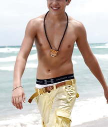 Boy with beautiful upper body 5a0851ea86254.jpg