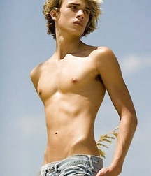 Boy with beautiful upper body 5a0851f5eb356.jpg