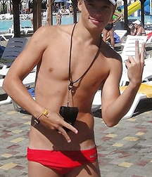 Boy with beautiful upper body 5a0851fda957d.jpg
