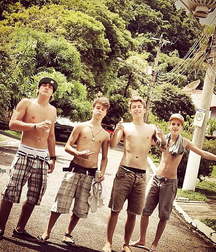 Boy Group 5a1aac54e7e86.jpg