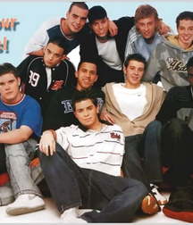 Boy Group 5a1aac5813378.jpg